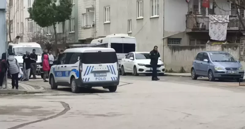 Kavgada komşusu 2 kadını yaraladı