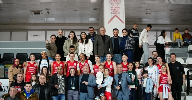 Manisa nın tek kadın basketbol takımı zirve takibini sürdürüyor Manisa Haberleri