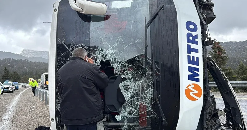 Yolcu otobüsü devrildi! 2 si ağır, 15 yaralı Sözcü Gazetesi