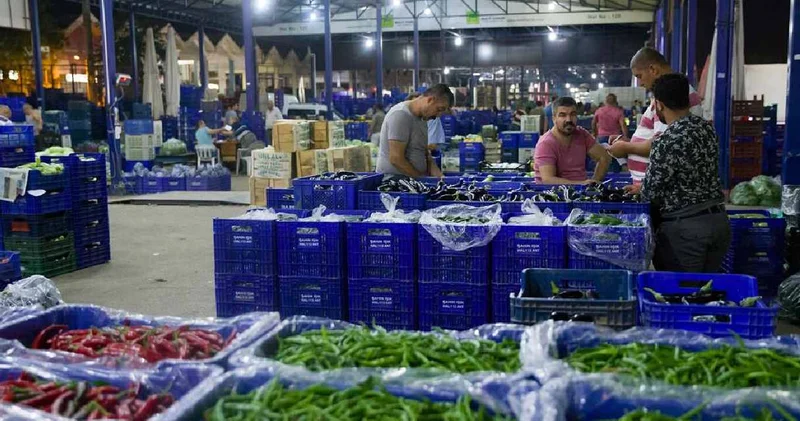 30 yıldır hizmet veren bu hale günlük 15 bin araç giriş yapıyor! 64 ülkeye ihracat yapıyor