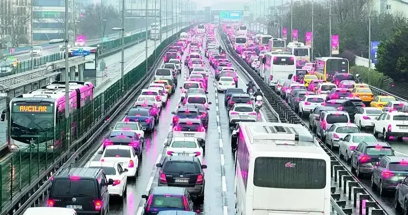 Bayram dönüşü trafik kitlendi Yerel Gündem Haberleri