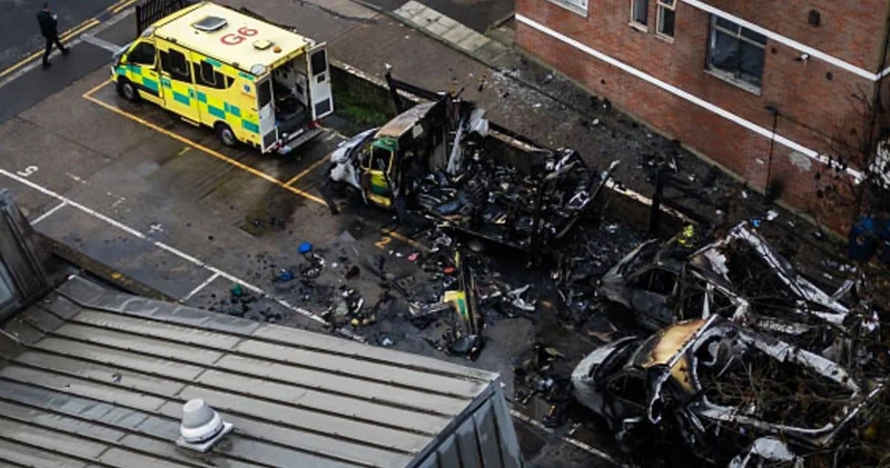 Londra da Yahudi topluluğuna ait ambulanslar ateşe verildi