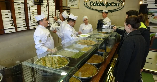 Turistler bayramda unutulmaz bir gastronomi deneyimi yaşadı Gaziantep in lezzetlerine hayran kaldılar Gaziantep Haberleri