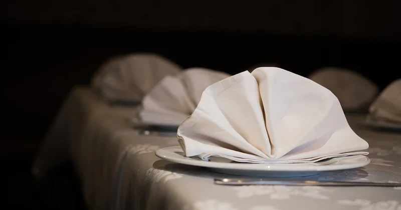 Meğer bıçağın her zaman tabağın sağına koyulmasının bir nedeni varmış Sözcü Gazetesi