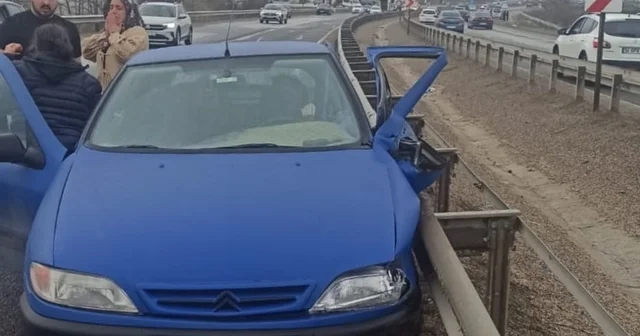 El freni çekilmediği için hareket eden otomobile, başka otomobil çarptı: 1 ölü, 3 yaralı Karabük Haberleri