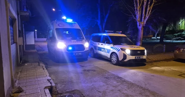 Alkollü genç ortalığı birbirine kattı Bekçi ve polis ekiplerine zorluk çıkaran şahıs hastaneye kaldırıldı Eskişehir Haberleri