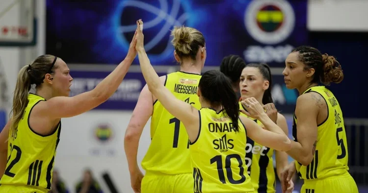 Fenerbahçe Opet seride öne geçti!