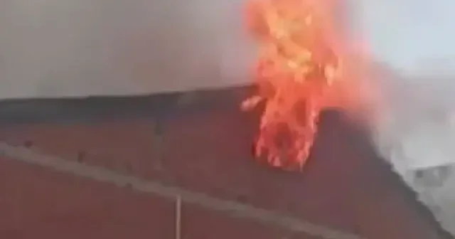 Maltepe’de korkutan çatı yangını: İki kişi son anda kurtarıldı VİDEO İZLE