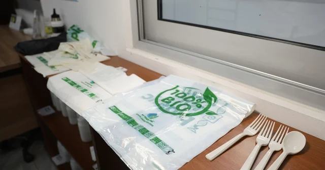 Petrol yerine nişasta: 180 günde biyobozunabilen plastik alternatifi Mısır nişastasından Yeşil plastik : 180 günde doğaya karışıyor Adana Haberleri