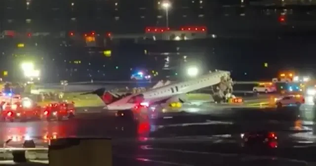 New York’ta feci kaza: İniş yapan yolcu uçağı itfaiye aracına çarptı VİDEO İZLE