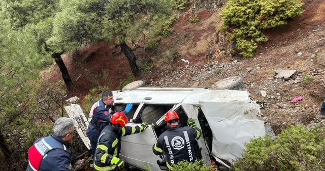 Denizli de otomobilin uçuruma devrildiği kazada 1 kişi öldü, 1 kişi yaralandı Denizli Haberleri