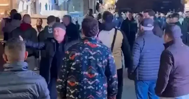 Kapalı Çarşı’da meydan muharebesi: Onlarca kişi birbirine girdi VİDEO İZLE