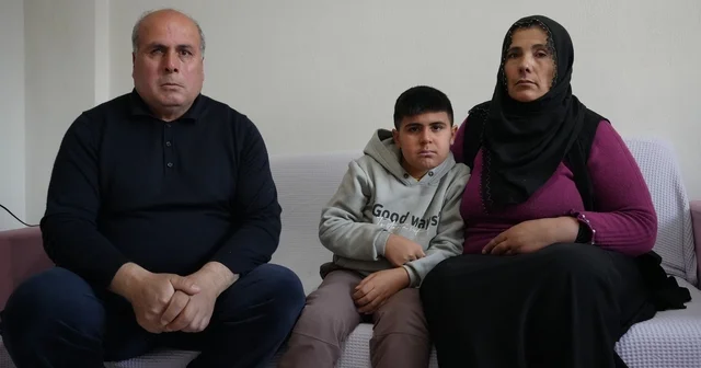 Bir oğlunu kaybetti, diğer oğlu için yardım istiyor Bir evladını hastalıktan kaybeden baba; Bir oğlumu bu hastalıktan kaybettim diğer hasta oğlumu da kaybetmek istemiyorum Denizli Haberleri