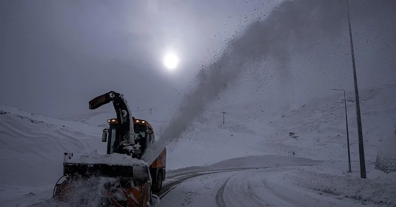 Kar martta geri döndü: 3 ilde 103 yol kapalı