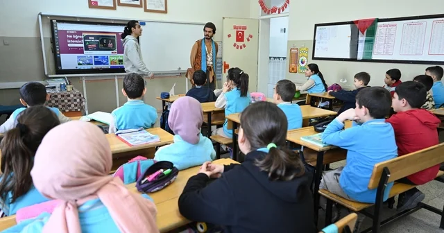 Başkan Altay: 31 ilçede 165 bin öğrencimize tasarruf ve milli teknoloji hamlesi bilinci kazandırıyoruz Konya Haberleri