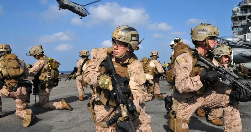 ABD den Hürmüz Boğazı hamlesi! 4500 deniz piyadesi bölgeye sevk edildi