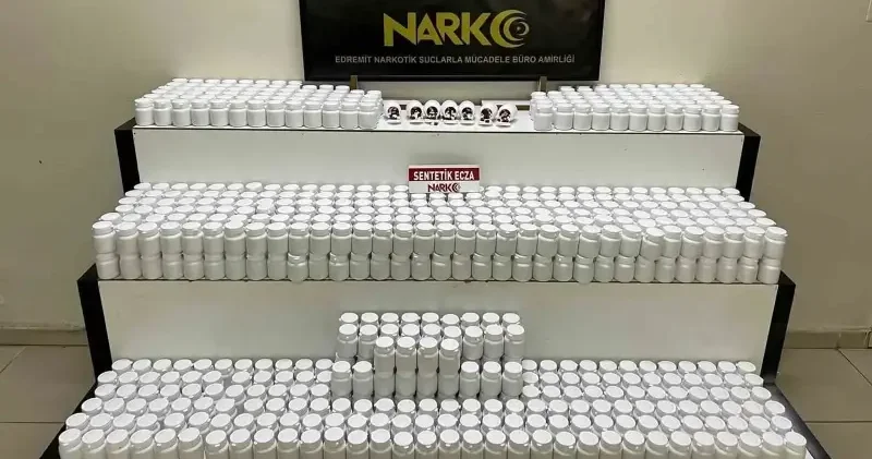 Edremit’te araçta 42 bin 600 sentetik ecza ele geçirildi Gündem Haberleri