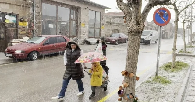 Aksaray ın Güzelyurt ilçesinde şiddetli yağış etkili oluyor Aksaray Haberleri