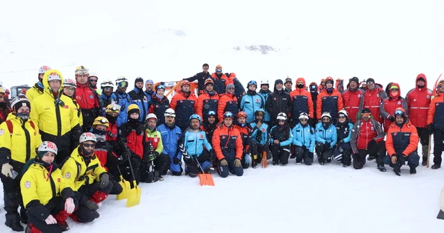 AFAD dan, 2 bin 200 rakımlı Erciyes te personele çığ eğitimi Kayseri Haberleri