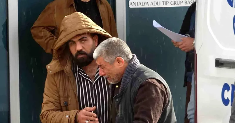 Babanın en ağır yükü: Kızı ve 5 torununun cenazesini gözyaşlarıyla teslim aldı