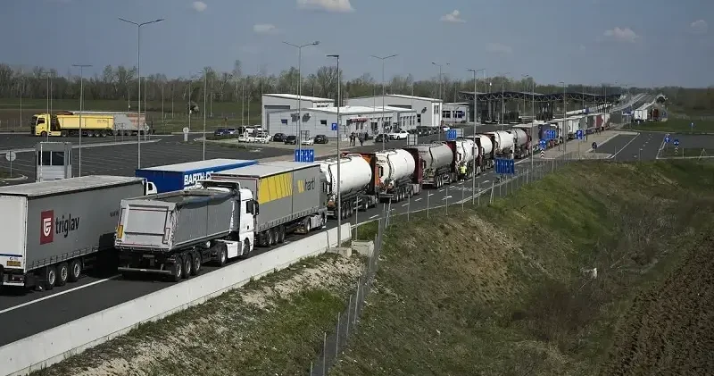 Bosna Hersek teki kamyon sürücüleri AB nin geçiş kurallarını protesto için kontak kapattı Dünya Haberleri