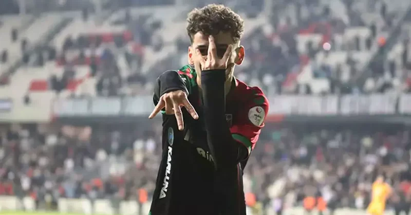 Yazın Fenerbahçe ye transfer olacak Adem Yeşilyurt gözden düştü! Yedek kulübesine hapsoldu... Fanatik Gazetesi Fenerbahçe (FB) Haberleri Spor