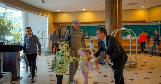 Marmaris te turistler çiçeklerle karşılaşılandı Muğla Haberleri