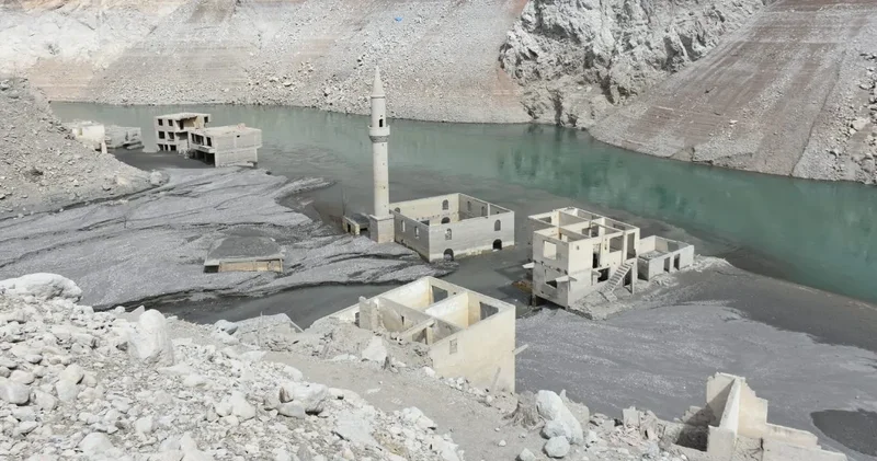 Sular gitti, köy geldi: Yıllar sonra ortaya çıktı