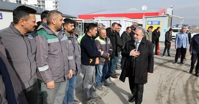 Talas ta bayram coşkusu: Başkan Yalçın personelle kucaklaştı Kayseri Haberleri