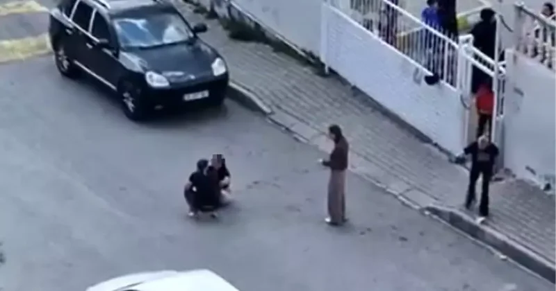 Sokak ortasında karısını dövdü, okuldaki çocuklar izledi