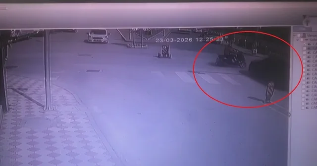 Amasya da otomobilin çarptığı motosiklet sürücüsü yaralandı; kaza anı kamerada Amasya Haberleri