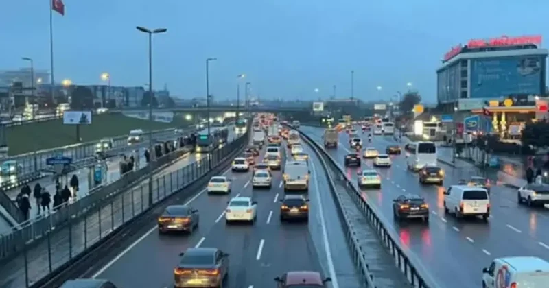 Bayram sonrası İstanbul’da trafik kilitlendi