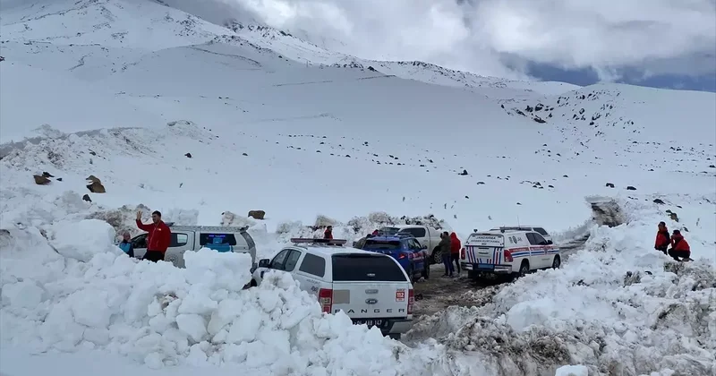 Ağrı Dağı nda Kayıp Dağcı İçin Arama Kurtarma Başlatıldı