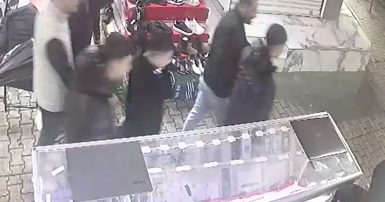 Fiyat sormak için girdi, çalıp kaçtı