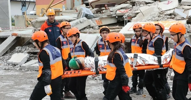 İzmir de afeti çocuklar yönetti İzmir Haberleri