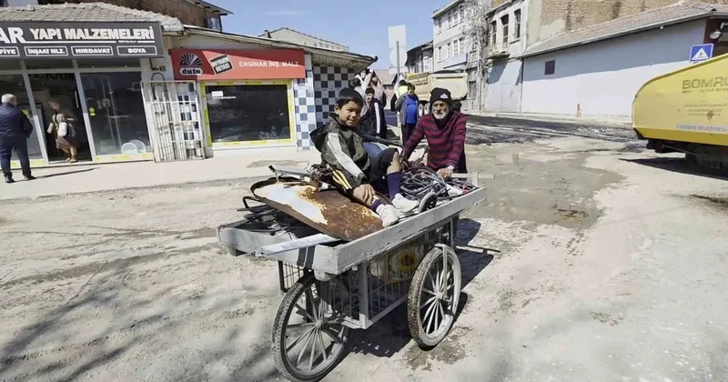 23 Nisan’da kimi eğlendi kimi çalıştı