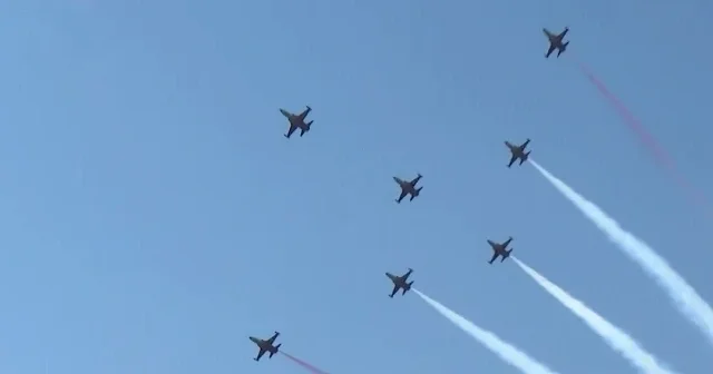 Türk Yıldızları ndan Çanakkale de gösteri uçuşu VİDEO İZLE