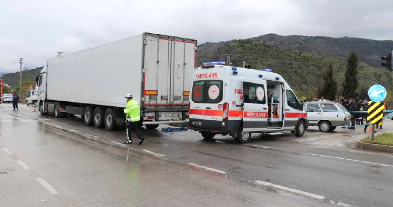 Amasya da TIR ile otomobil çarpıştı! 10 aylık bebek yaşamını yitirdi