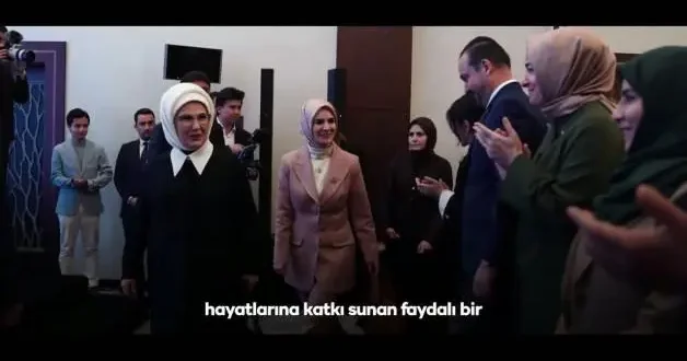 Emine Erdoğan dan çocukların dijital ortamda korunmasına yönelik videolu paylaşım