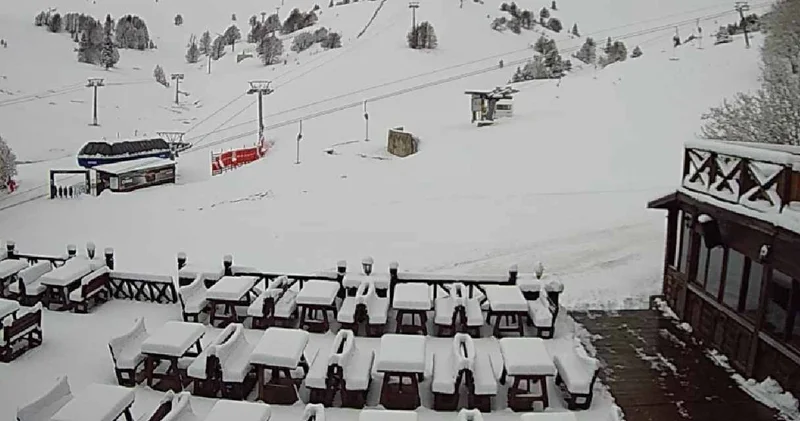 Nisan sonunda Beyaz Cennet e kış geri döndü: 1 metre kar var