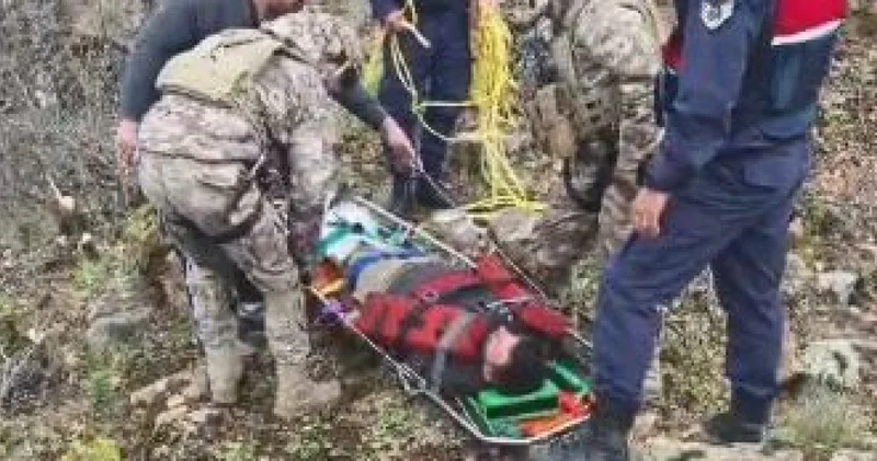 Artvin de zorlu arazide yaralanan kişi TSK helikopteriyle kurtarıldı
