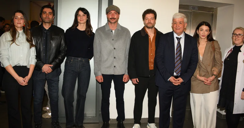 Ünlülerden çocuklara anlamlı ziyaret