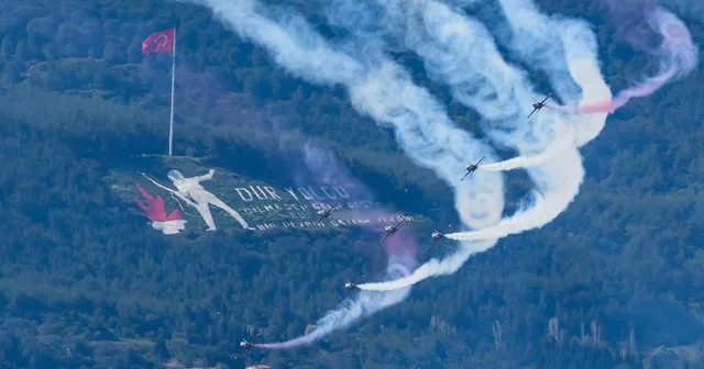 Türk Yıldızları Çanakkale semalarında nefesleri kesti Çanakkale Haberleri