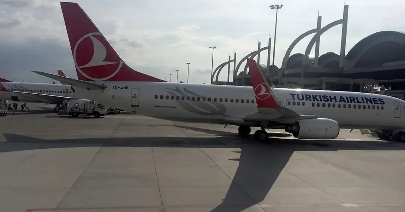 İran da mahsur kalan THY uçağı yurda döndü