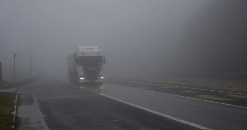 Bolu Dağı nda sis ve sağanak etkili oldu