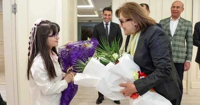 Gaziantep Büyükşehir Belediye Başkanı Şahin, koltuğunu Beren Özdemir e bıraktı Gaziantep Haberleri