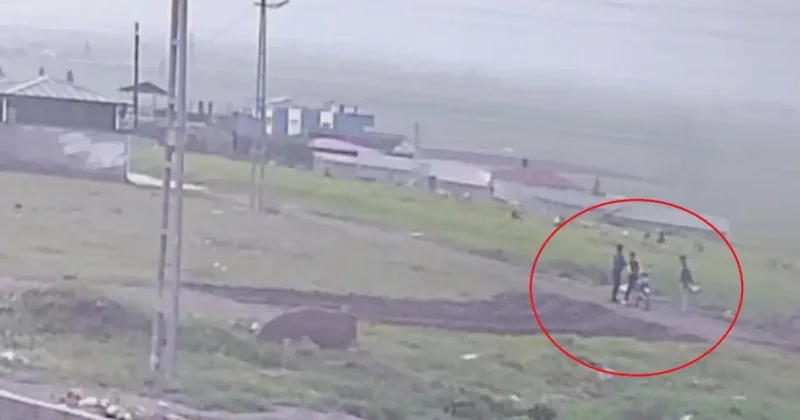 Hatay da 3 çocuk silahla rastgele ateş etti! Akılalamaz anlar kamerada