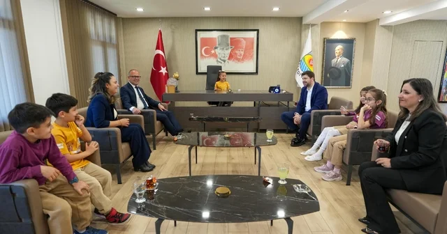 Başkan Boltaç koltuğunu devretti, çocuklar taleplerini sıraladı Mersin Haberleri