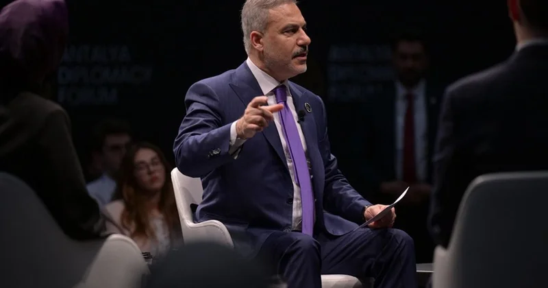 Gençlerden Hakan Fidan ı terleten soru: Buna cevap veremeyeceğim!