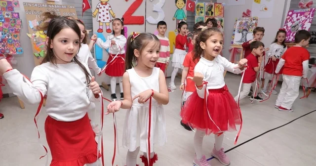 Çocuklar 23 Nisan ı Osmangazi de coşkuyla kutladı Osmangazi Belediyesi nin kreşlerinde 23 Nisan sevinci Bursa Haberleri